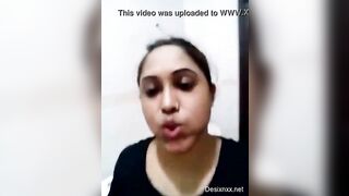 सेक्सी भाभी की बाथरूम में बुर की सेल्फी