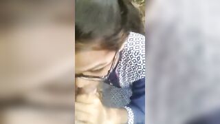 मुंबई यूनी की चश्मिश लड़की का आउटडोर ब्लोव्जोब