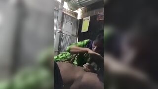 गाँव की गरीब लड़की ने चूसा अपने मालिक का लंड