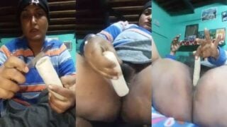 मूली काटकर गोल बनाके मूली को डाला चुत मे रंडी भाभी ने